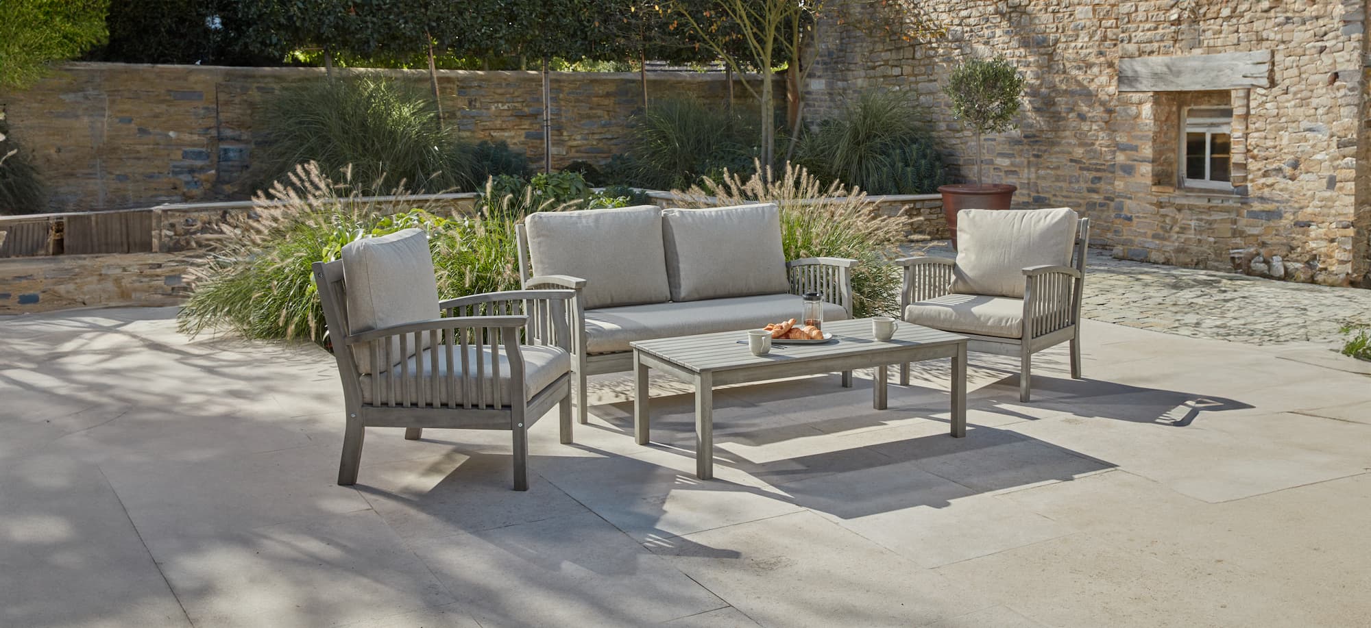 Garden Lounge Table & Chairs at Gardenesque