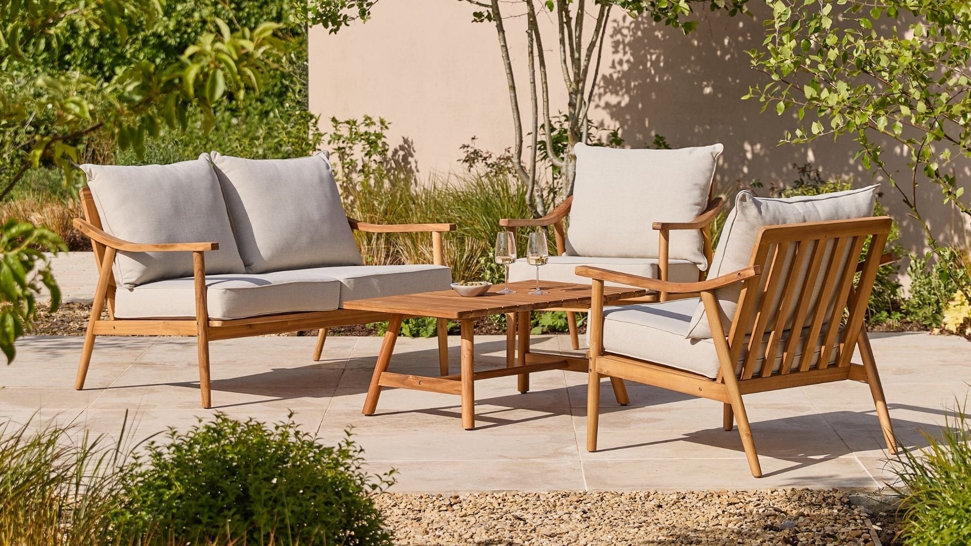 Garden Lounge Table & Chairs at Gardenesque