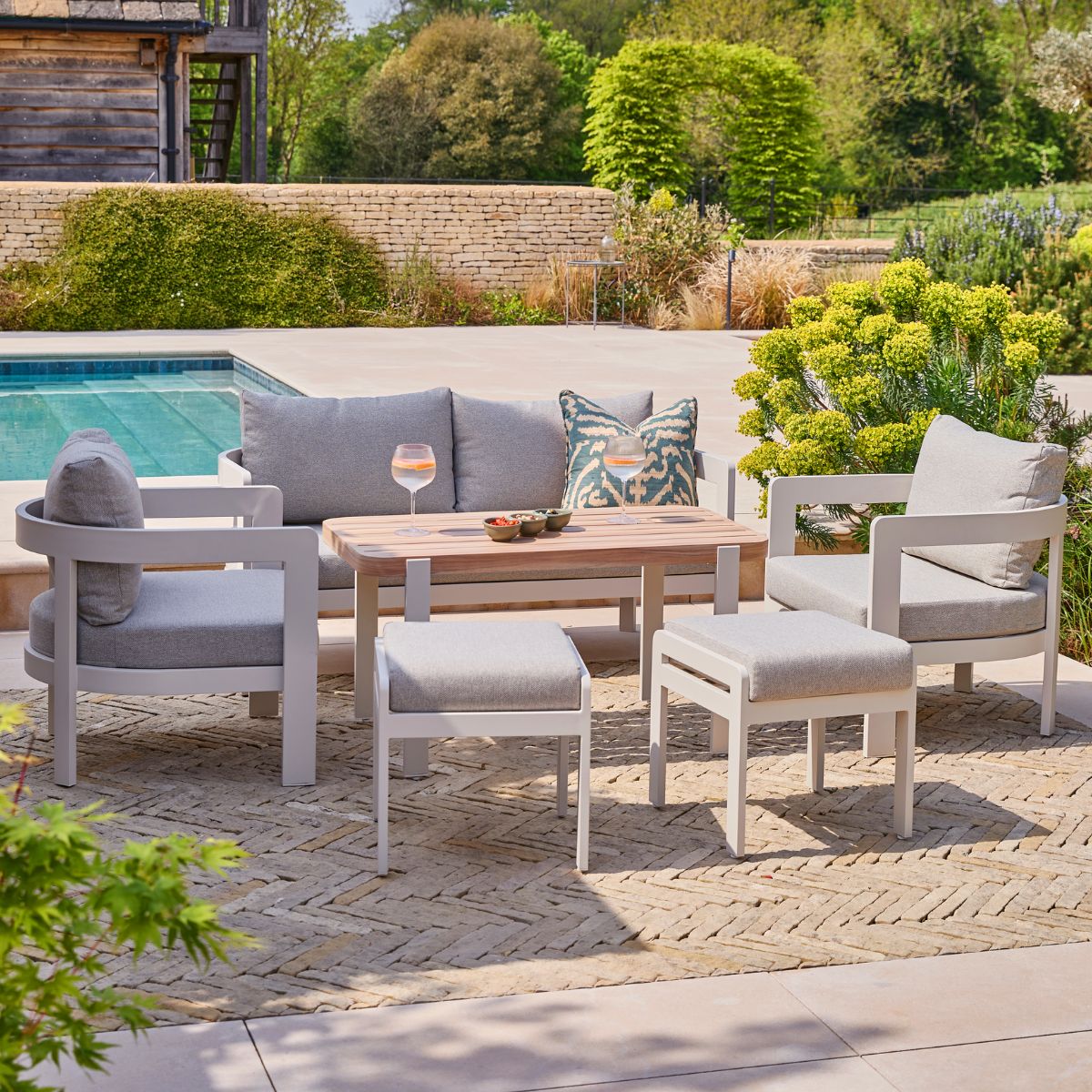 6 Seater Metal Casual Dining Set