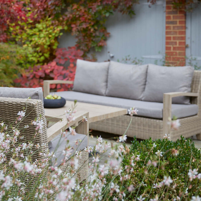 5 seat grey rattan garden furniture set at Gardenesque