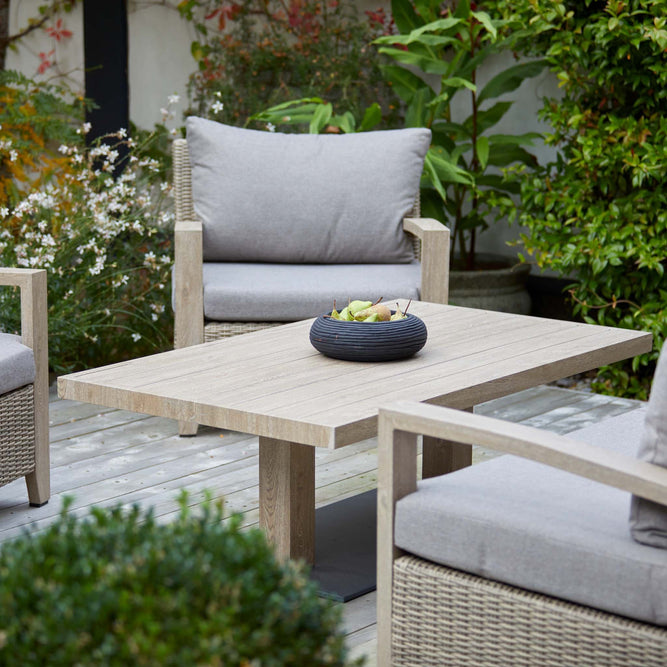 5 seat grey rattan garden furniture set at Gardenesque